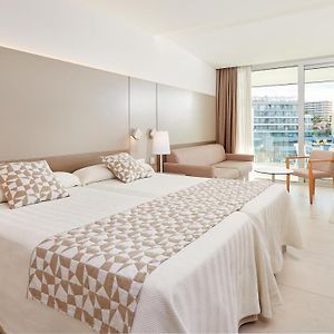 Zimmer mit Kingsize-Bett